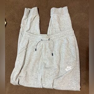 Women’s Nike heather gray jogger sweatpants size small
